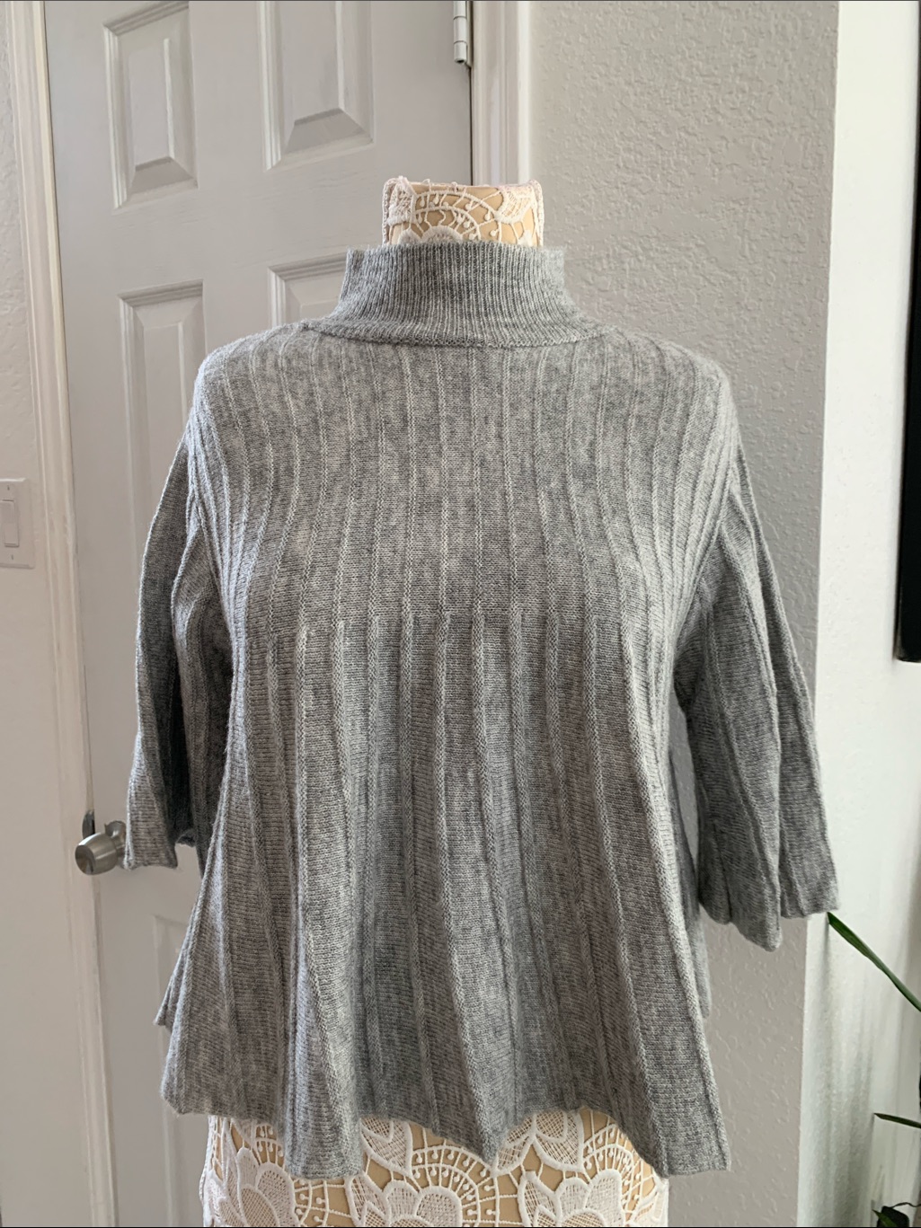 Maeve Anthropologie Mock Neck Swing Sweater Sz Medium Ribbed Gray — image 5 of 8